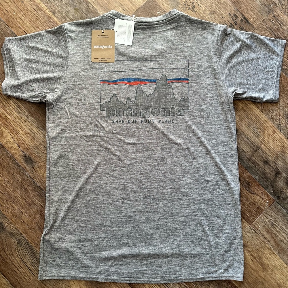 Woman’s Patagonia Capilene Cool Daily Graphic Shirt - Picture 4 of 7